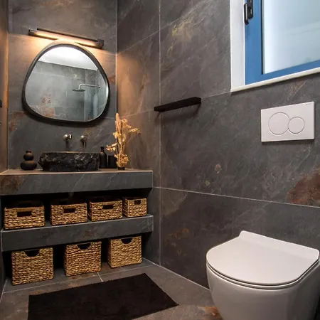 Mare Mio, Beachfront, Newly Rennovated *